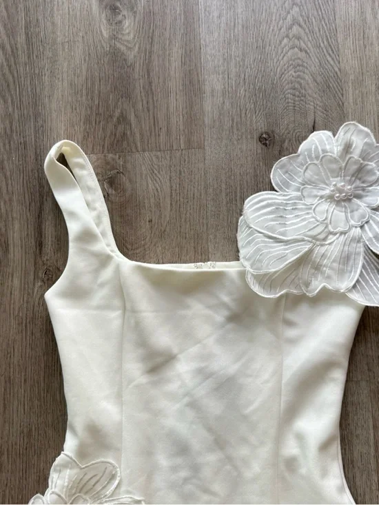 elliatt janelle white 3d oversized floral flower long sash mini dress size small - Picture 10 of 13